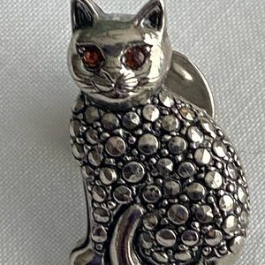 1989 Avon Precious Pets Tack/Lapel Pin/Marcasite Cat w/Ruby rhinestone Eyes